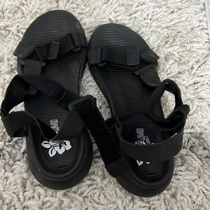 Miami swim shoes. Size 8. Great condition. worn once